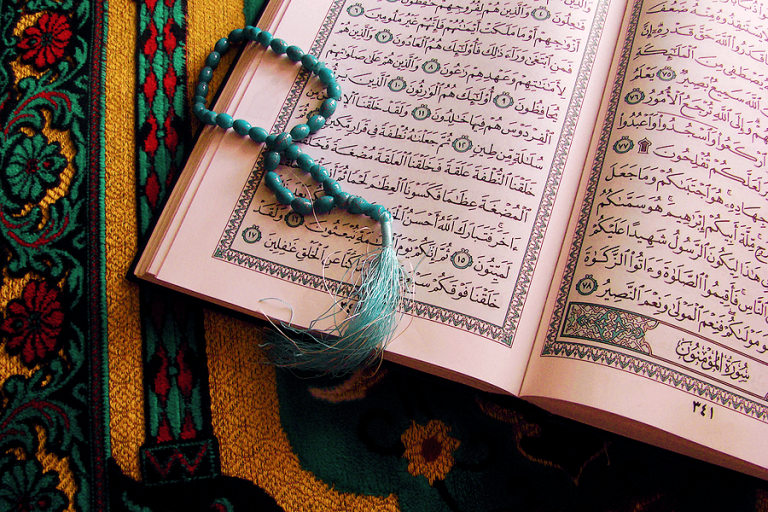 Benarkah Tiga Kali Membaca al-Ikhlas Sama dengan Mengkhatamkan Al-Qur’an?
