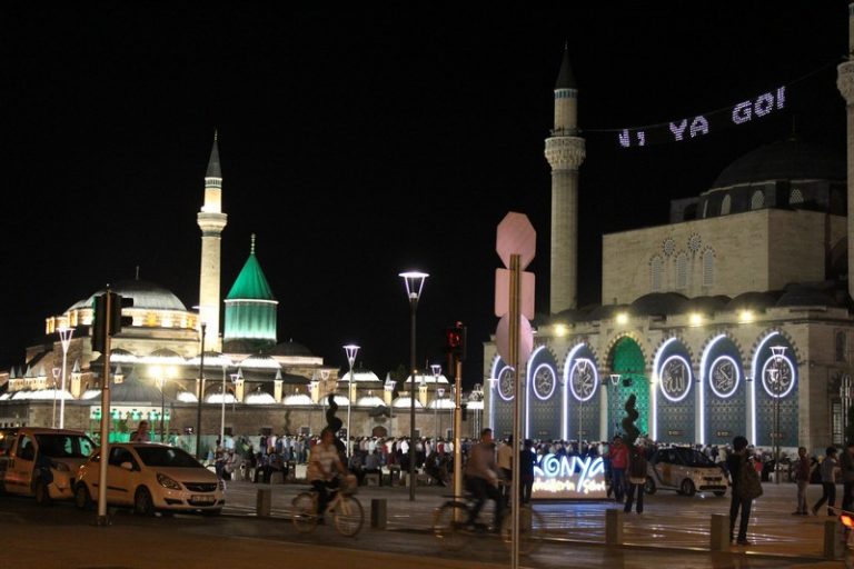 Rutinitas Ramadan di kota Konya (Turki)