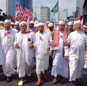 Apakah Islam di Indonesia Sedang ‘dipimpin’ Oleh Kelompok Garis Keras?