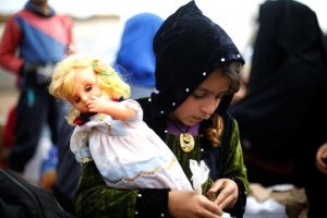 Anak-Anak Mosul Akhirnya Bisa Membeli Boneka Lagi