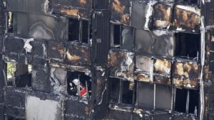Anak Muslim Bantu Penyelamatan Kebakaran Apartemen di  London