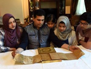 Al Quran Berlapis Emas Berusia lebih dari 500 Tahun