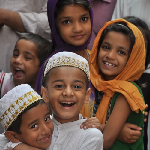 Parenting Islami: Anakku Bertanya, Boleh Nggak Berteman dengan Non-Muslim?