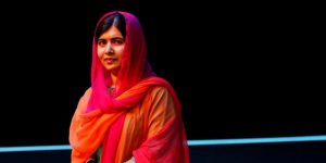 Pakai Jeans Ketat, Malala Dikritik