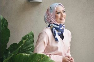 Bolehkah Melepas Jilbab Saat Berada Di Lingkungan Rumah?
