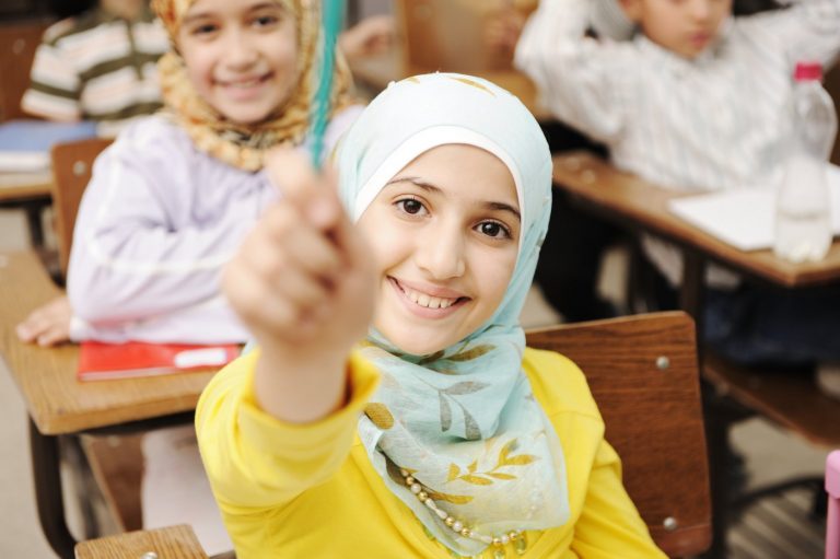Guru SMP Botaki 12 Siswi Efek Standarisasi Jilbab, Tamparan Keras Dunia Pendidikan Kita