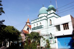 Kisah Masjid dan Gereja yang Bergandengan Mesra di Kota Solo