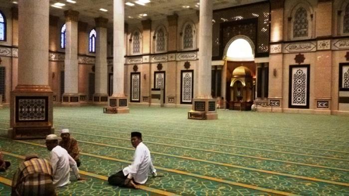 Bolehkah Ngobrol dan Bercanda Dalam Masjid?