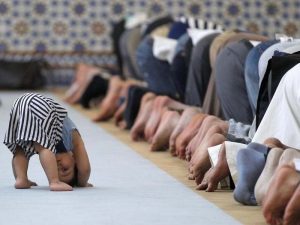 Anak Kecil Sering Berisik Di Masjid? Jangan Usir Mereka