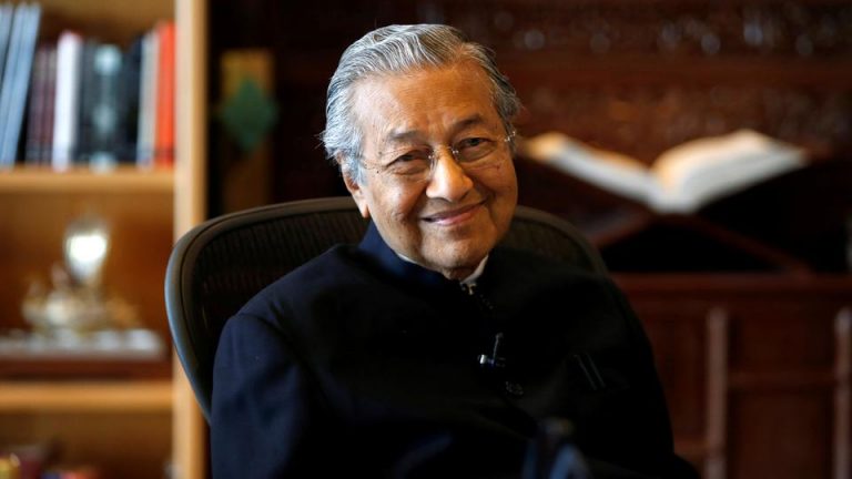 Lebih dekat dengan Mahathir Mohamad: Kisah Buku dan Kepahlawanan