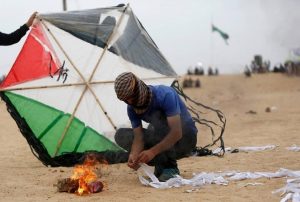 Warga Gaza Kirim Layang-layang Api ke Israel