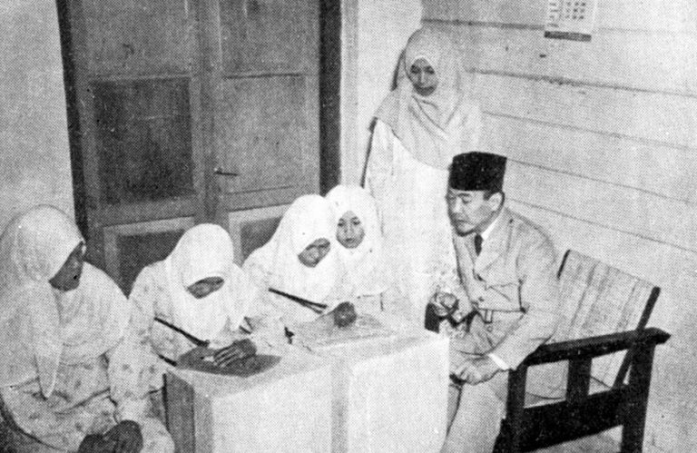 Manakib Kebangsaan: Dari Soekarno Hingga Gus Dur dan Cara Menjadi Indonesia
