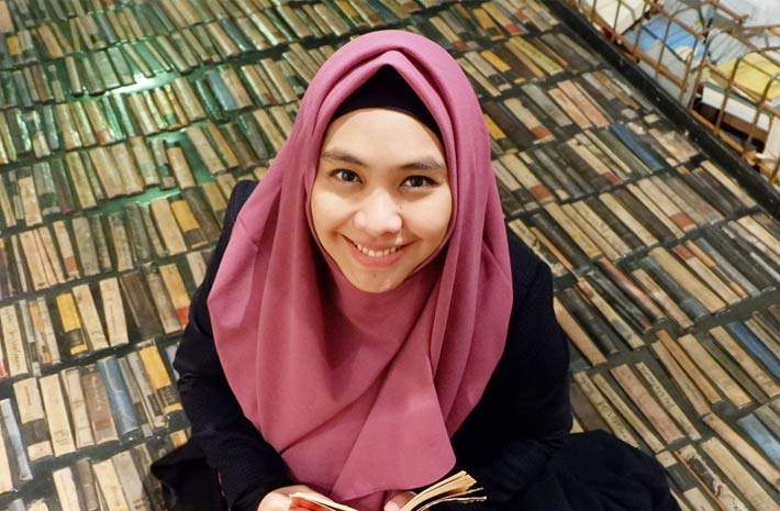 Disertasi Oki Setiana Dewi & Jawaban: Salafisme Diminati Para Artis?