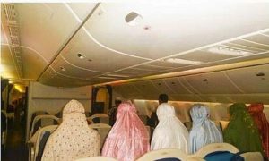 Panduan Praktis Shalat di Pesawat bagi Jemaah Haji dan Umrah