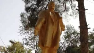 Heboh Ulama Tajikistan Gunakan Uang Sedekah Untuk Kembalikan Patung Lenin