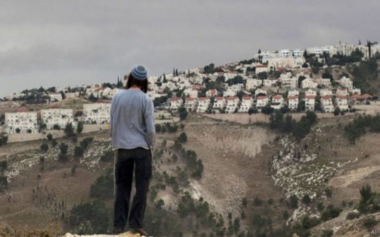 Warga Palestina Dihadang Pasukan Israel Ketika akan Sholat Jumat