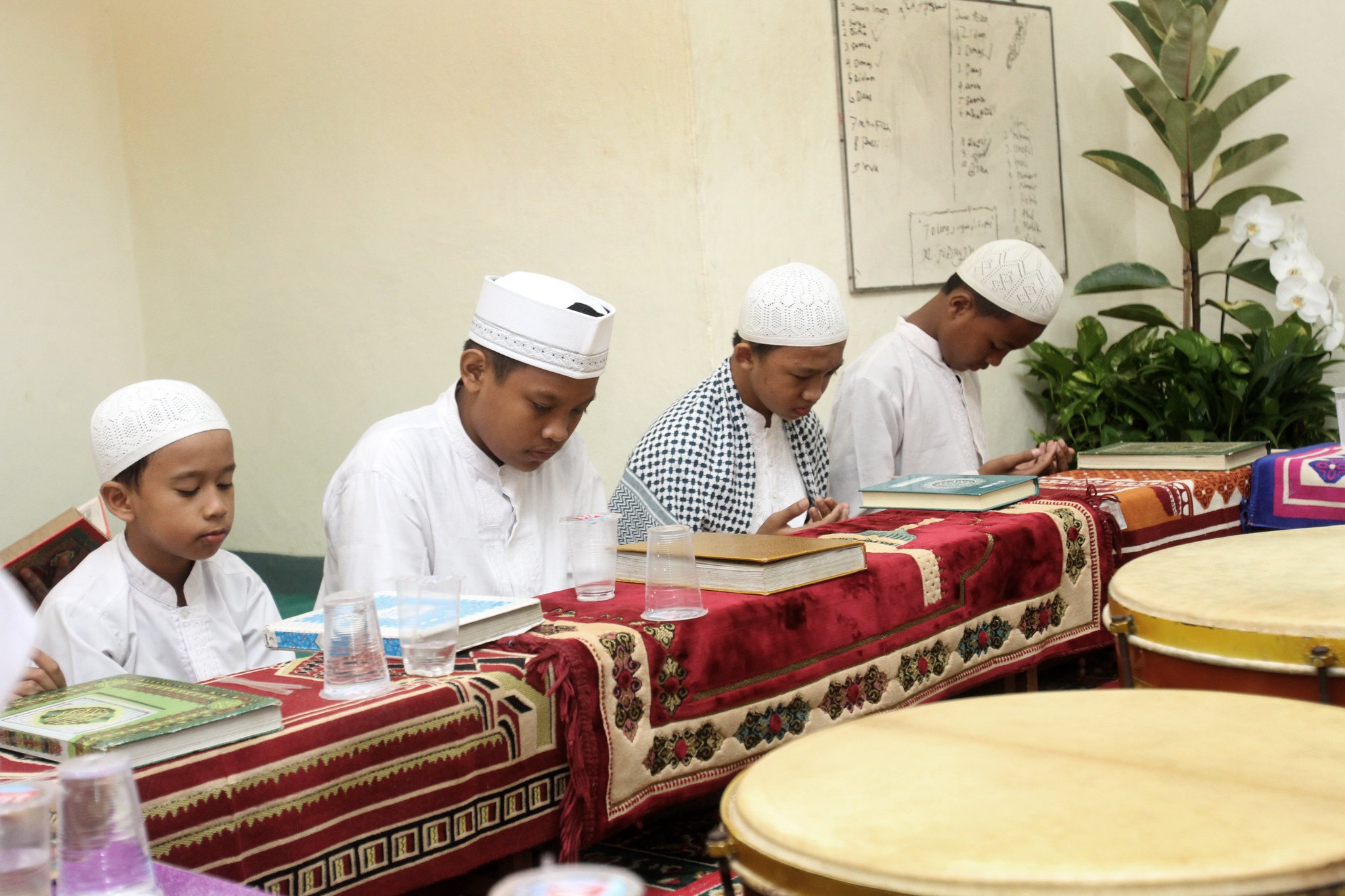 Benarkah Belajar Ilmu Agama Lebih Baik Dari Pada Belajar Ilmu Umum ...