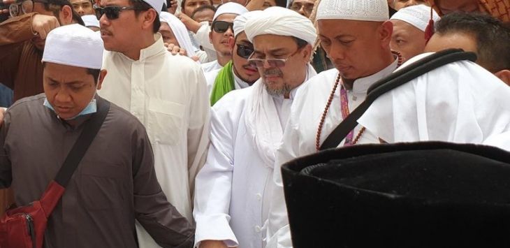 Doa, Syariat dan Adab: Kontroversi Habib Rizieq di Pemakaman Mbah Moen
