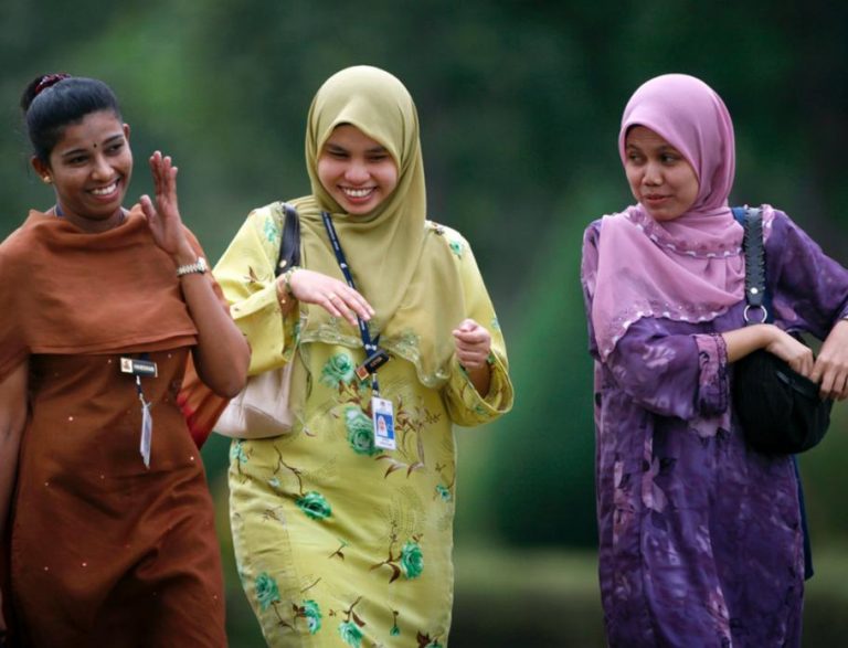Ceritaku di Malaysia: Jilbab, Kota dan Zakir Naik Bagi Masyarakat Jiran (Bag-2)
