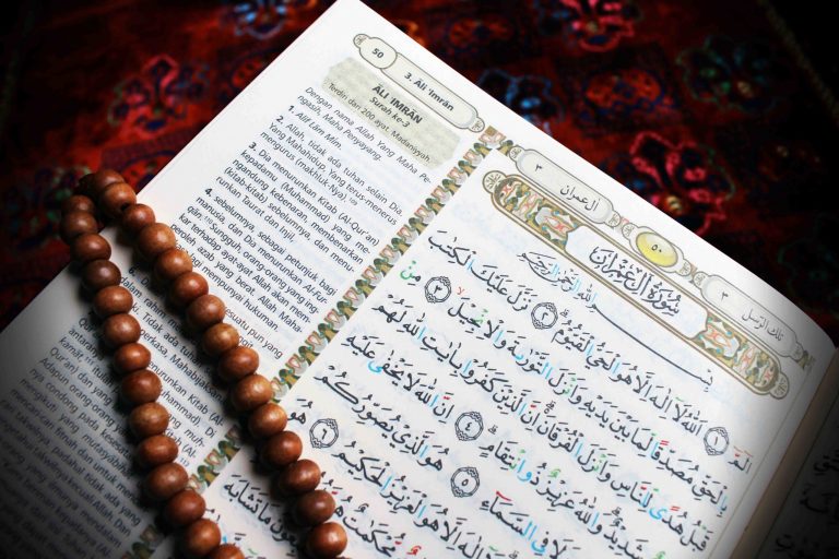 Mengapa Allah Menggunakan Kata Ganti Maskulin dalam Al-Quran?