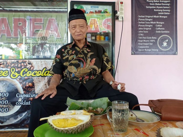 Inspirasi Buya Syafii Maarif Menikmati Durian di Usia ke-84 Tahun