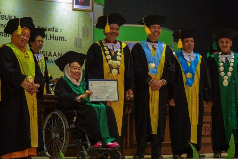 Honoris Causa untuk Ibu Shinta Nuriyah Wahid dan Pidato Menyentuh Tentang Sahur Keliling Bersama Mustadh’afin