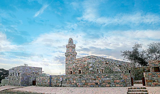 Tiga Masjid Tertua dan Bersejarah di Arab Saudi Kembali Dibuka untuk Umum, Destinasi Kamu Saat Umrah