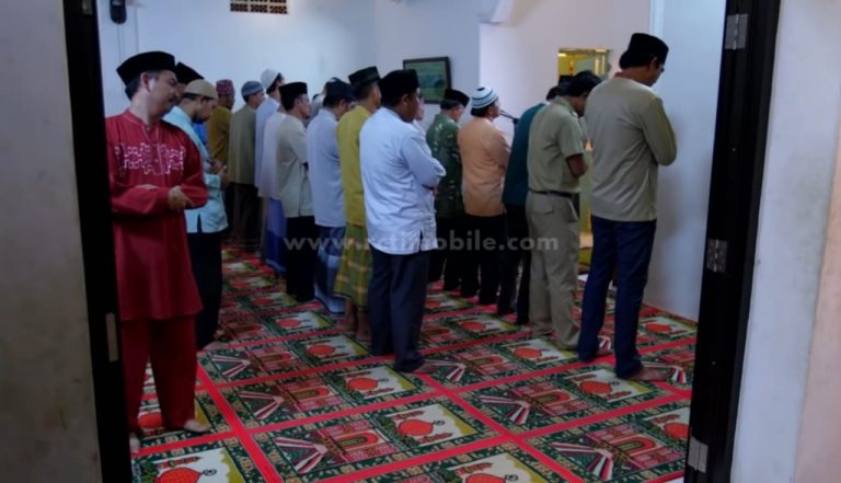 Pengalaman Tersesat di Masjid yang Sangat “Menyebalkan”
