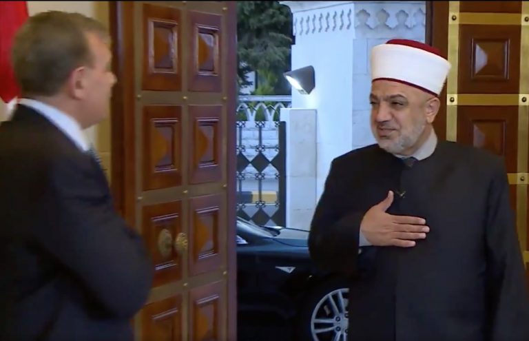 Mufti Yordania: Tips Jabat Tangan Agar Terhindar Corona