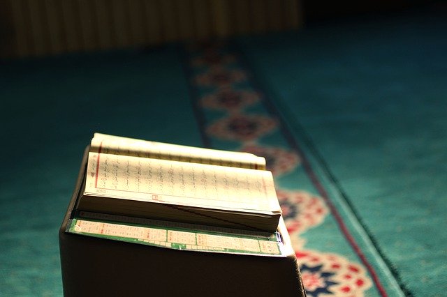 Kisah Thufail Penyair Hebat yang Jatuh Hati dengan Al-Qur’an