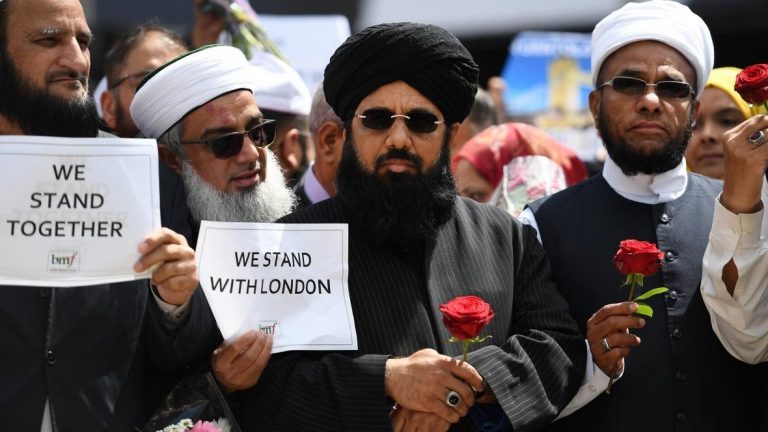 Minoritas Muslim di Inggris Miliki Tingkat Kematian Tertinggi Covid-19
