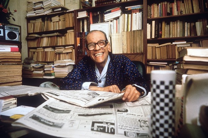 Mengenal Naguib Mahfouz Sebagai Esais Sastra dan Filsafat