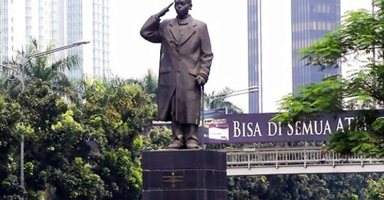 Ide Gubernur Anies Pasangkan Masker ke Patung Jenderal Sudirman Emang Jempolan kok