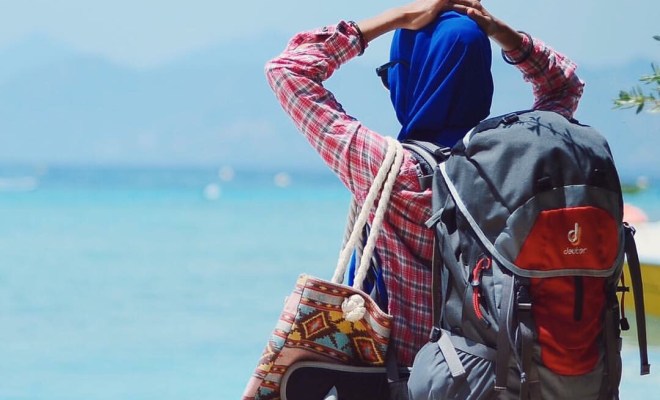 Perempuan Traveling Sendirian, Benarkah Dilarang?