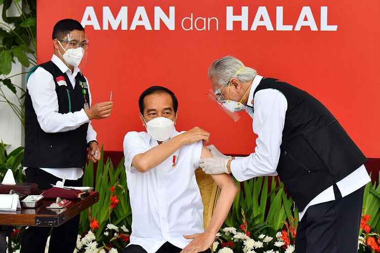 Menyoal Siaran Langsung Vaksinasi Pak Jokowi