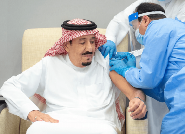 Raja Arab Saudi Salman bin Abdul Aziz Disuntik Vaksin Covid-19 Pfizer