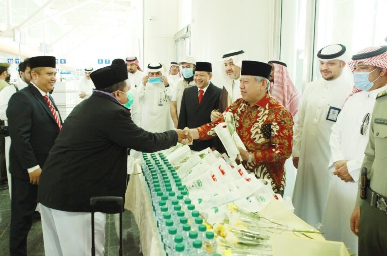 Info Haji 2022: Jemaah Kloter 1 Embarkasi Solo Mendarat di Madinah