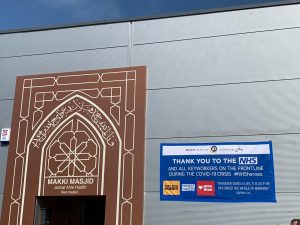 Suhu Panas Ekstrem, Masjid Makki di Inggris Membuka Pintu untuk Semua Pemeluk Agama