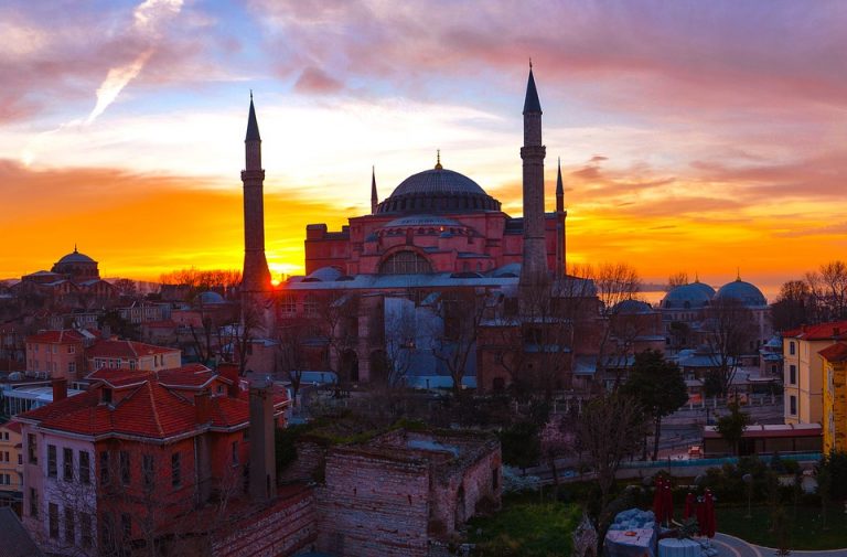 Temuan Survei Keagamaan dan Kepercayaan Turki: Makin Muda Kelompok Usia, Makin Banyak Yang Tidak Percaya Eksistensi Tuhan