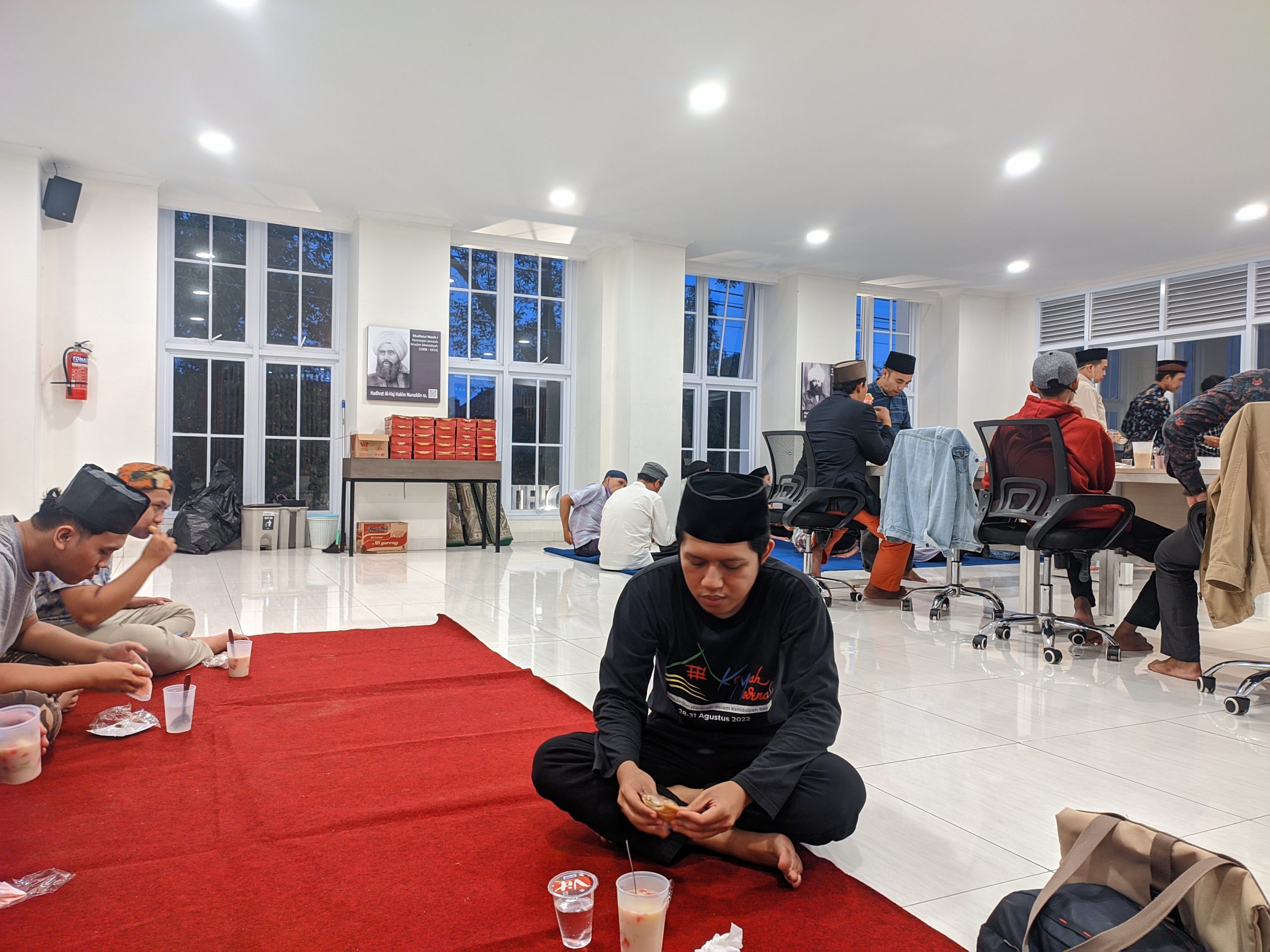 Hangatnya Suasana Kekeluargaan saat Buka Puasa Bersama Jemaat Ahmadiyah Yogyakarta