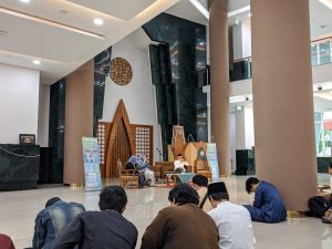 Pengalaman Berbuka Puasa di Masjid Dengan Seorang Kristen