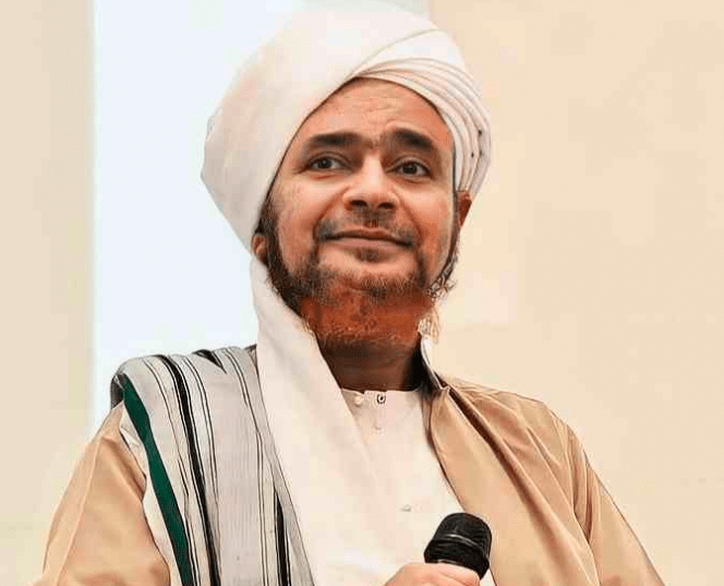 Kitab Khulashah Dilempar dan Dikatakan Tidak Sesuai Sunnah, Habib Umar bin Hafidz: Dzikir Itu Tidak Dilarang