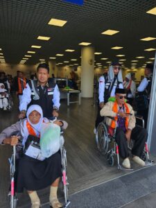 Kemenag: Tidak Ada Komersialisasi Kursi Roda dari Petugas Haji