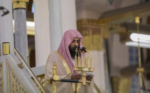 Pesan Khatib Jumat di Masjidil Haram untuk Jemaah Haji: Berbelas Kasihlah kepada yang Lemah