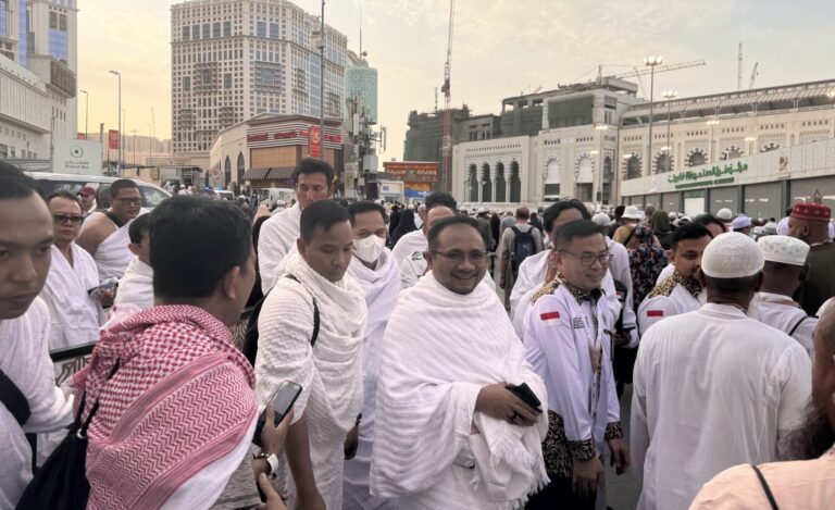 Sapa Jemaah Haji Saat Umrah, Jamaah: Saya Semakin Gemuk di Sini, Gus!