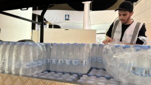 Saudi Distribusikan 34 Juta Botol Air Zamzam Selama Haji 2024
