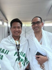 Redaksi islamidotco bersama Habib Ali Hasan Bahar pasca khutbah wukuf Arafah 2024