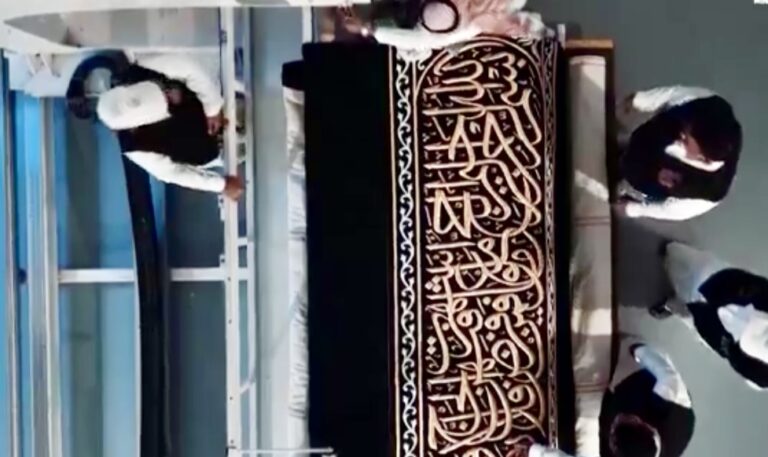 Kiswah Ka’bah Baru: Dibuat dengan 1000 Kg Sutra, 120 Kg Kawat Emas