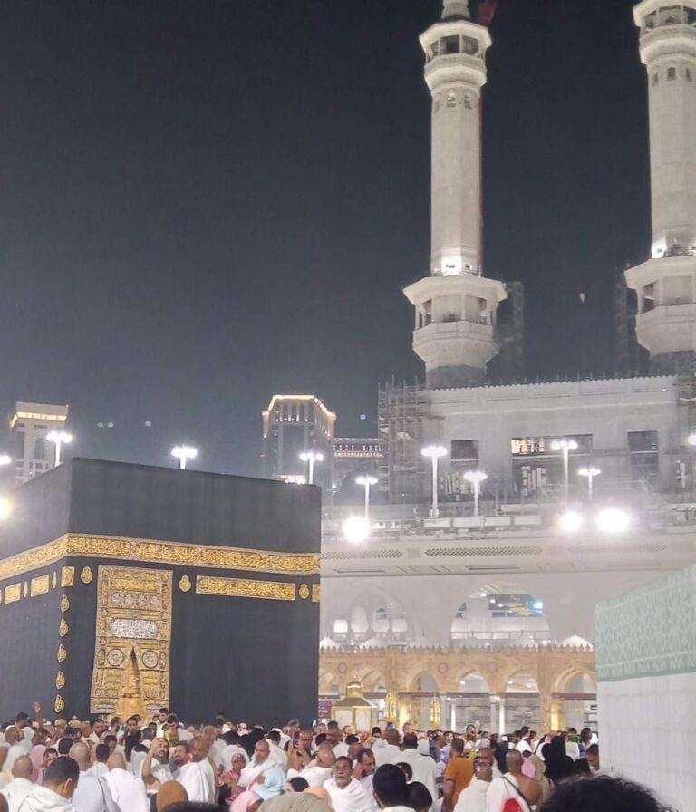 Catatan Umrah (7): Dashyatnya Menyapa Ka’bah dari Dekat