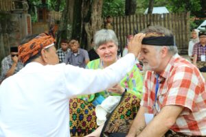 Saat Bule Tertarik Bagaimana Inklusi di Kampung Adat Bayan Lombok